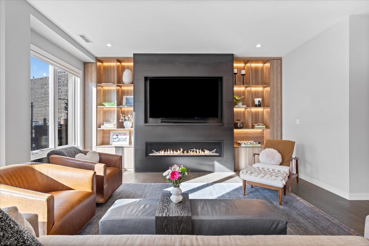 2753 N Hampden Court Unit: 3B