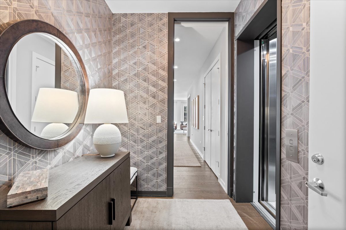 2753 N Hampden Court Unit: 3B