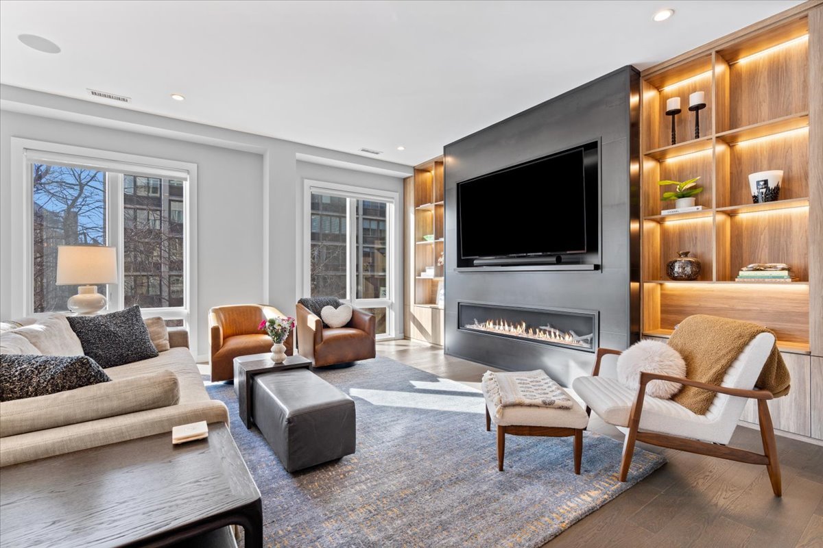 2753 N Hampden Court Unit: 3B