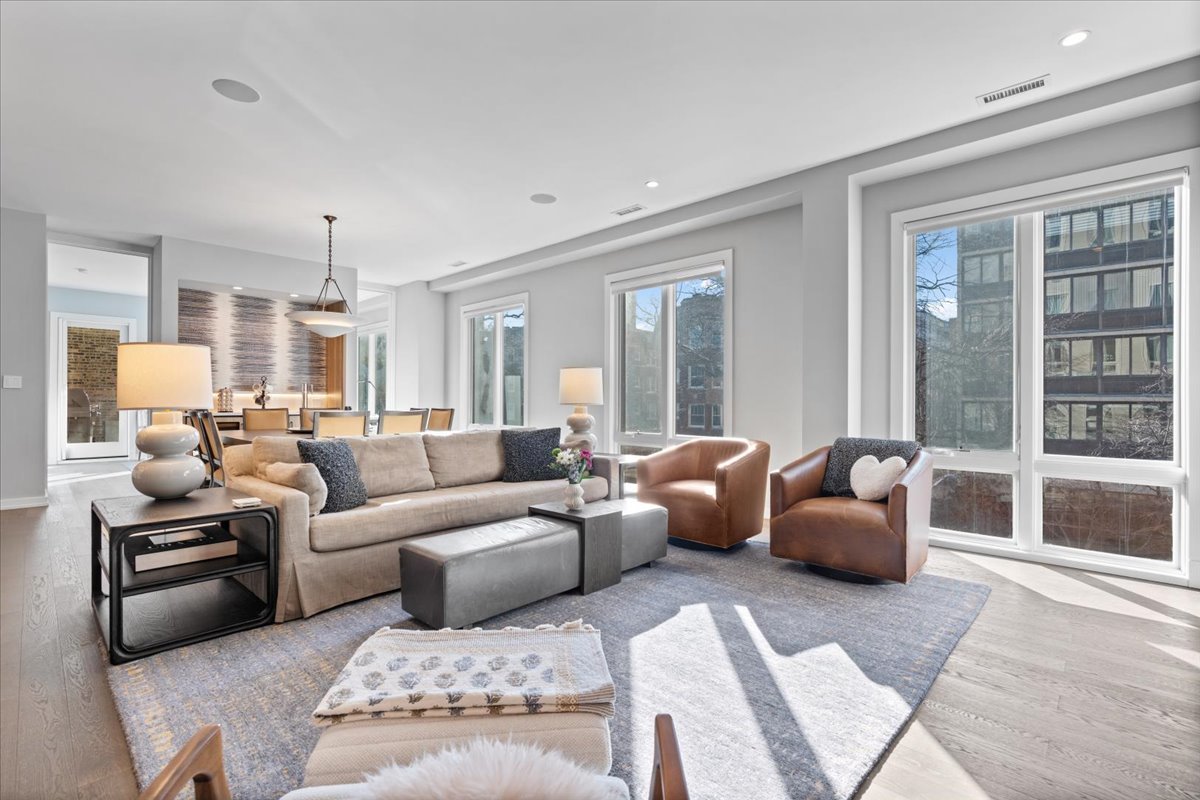 2753 N Hampden Court Unit: 3B