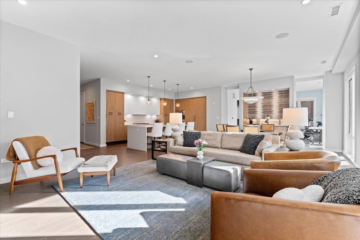 2753 N Hampden Court Unit: 3B