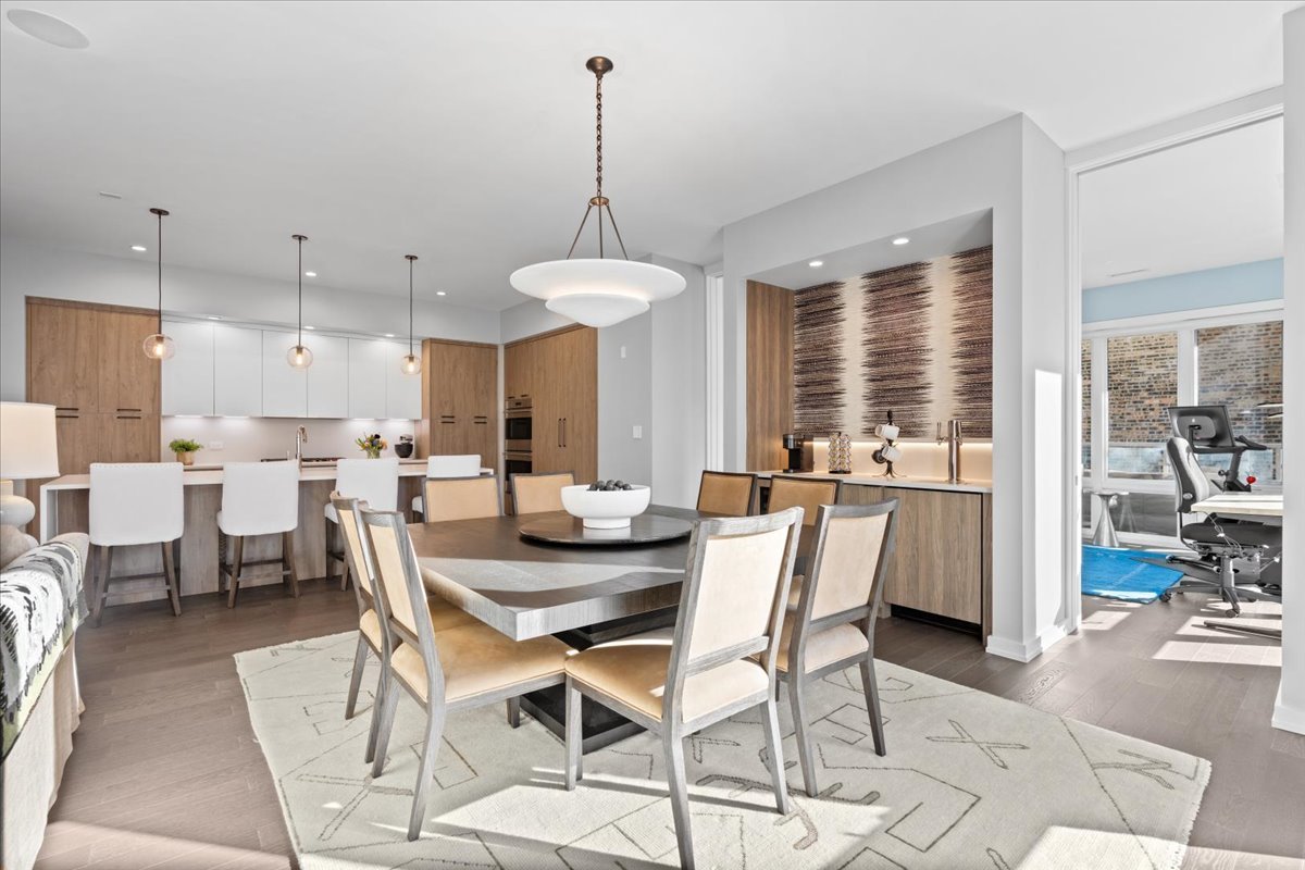 2753 N Hampden Court Unit: 3B