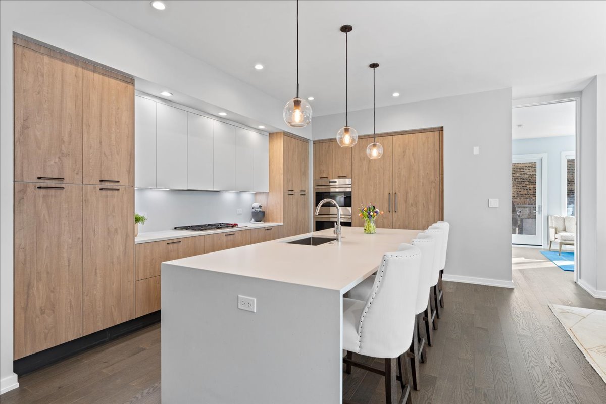 2753 N Hampden Court Unit: 3B