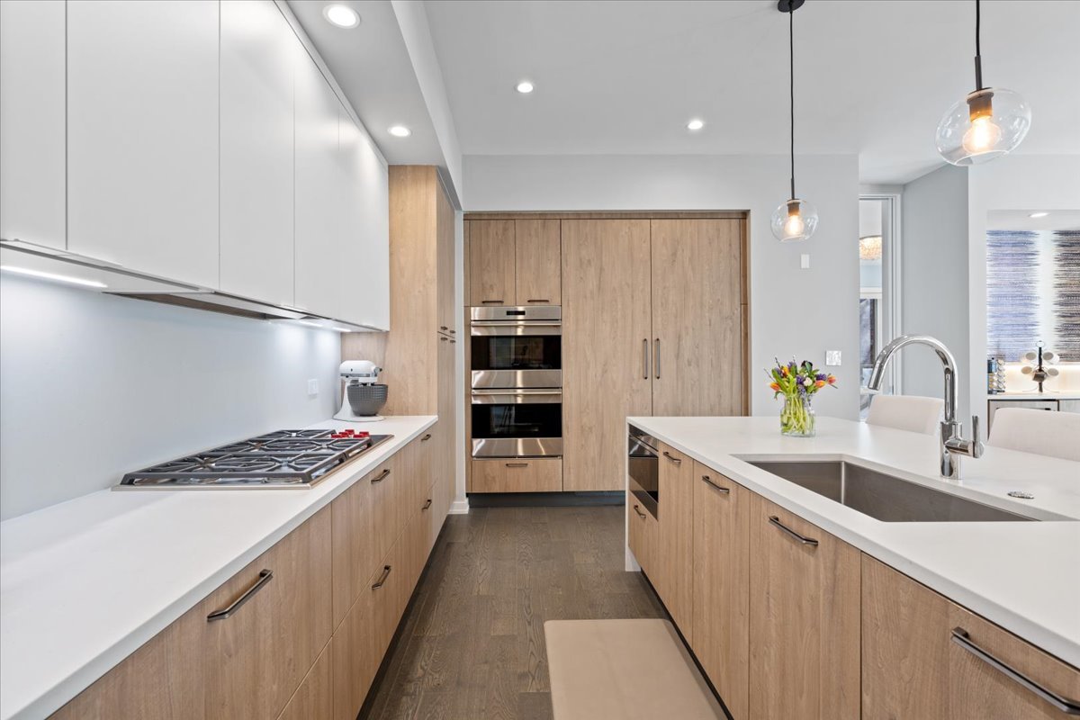 2753 N Hampden Court Unit: 3B