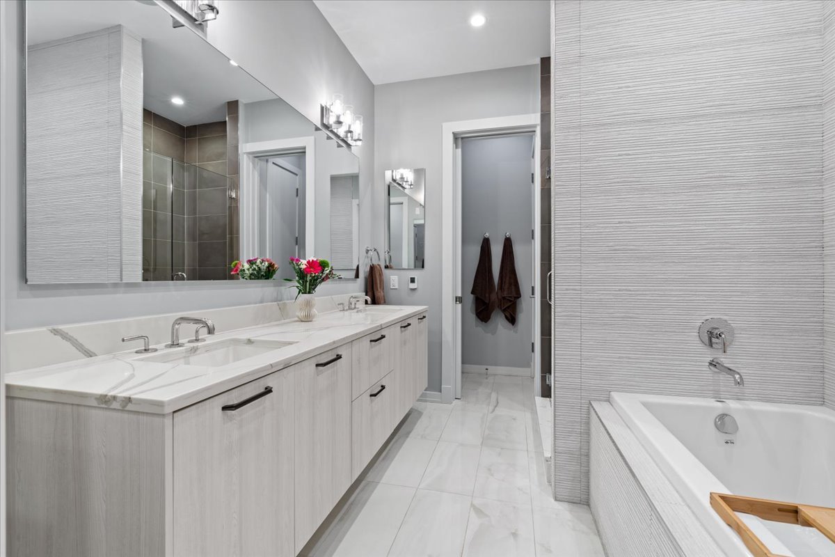 2753 N Hampden Court Unit: 3B