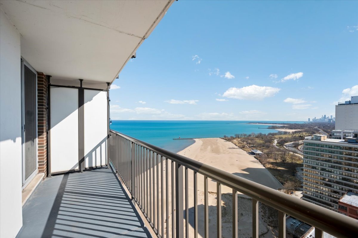 5855 N Sheridan Road Unit: 25G