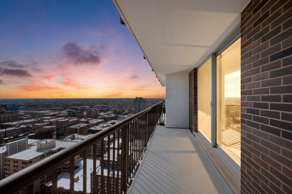 5855 N Sheridan Road Unit: 25G