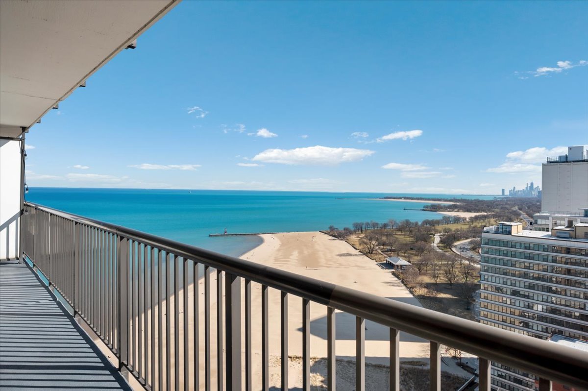 5855 N Sheridan Road Unit: 25G