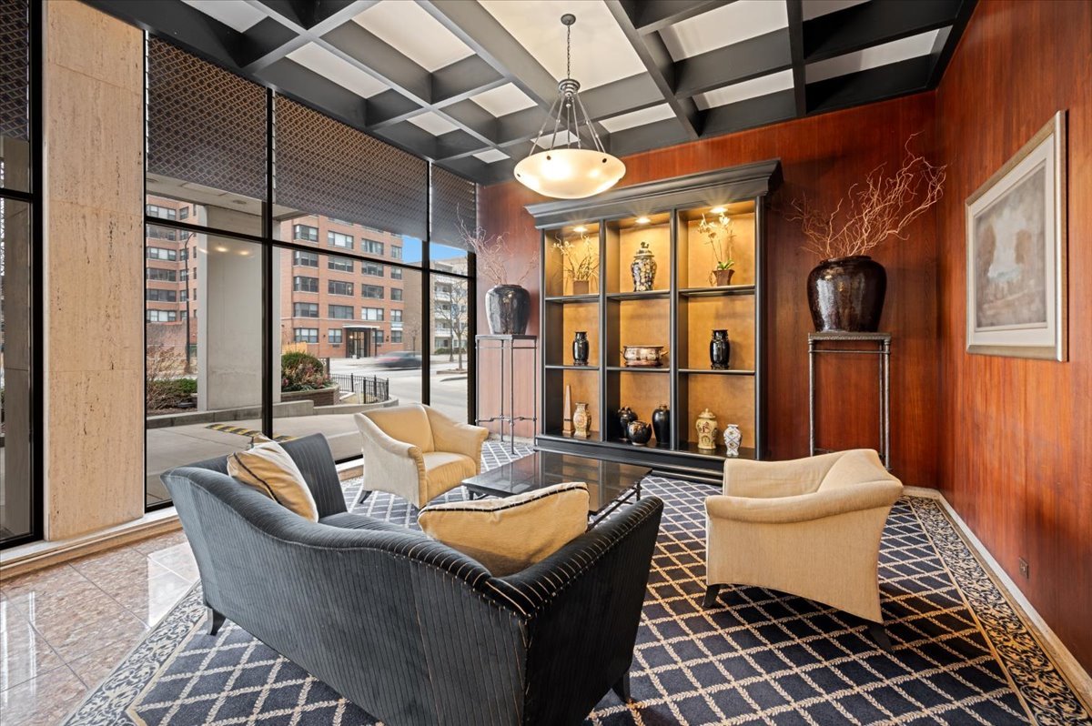 5855 N Sheridan Road Unit: 25G