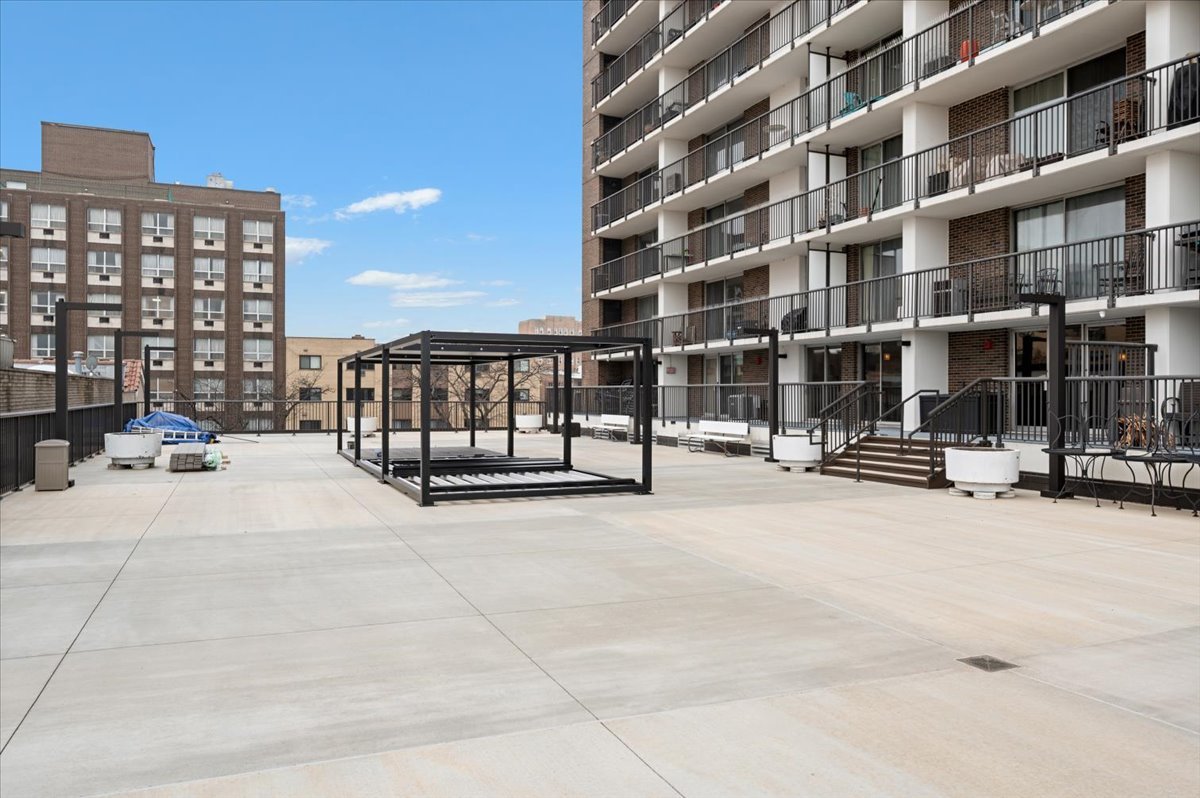 5855 N Sheridan Road Unit: 25G