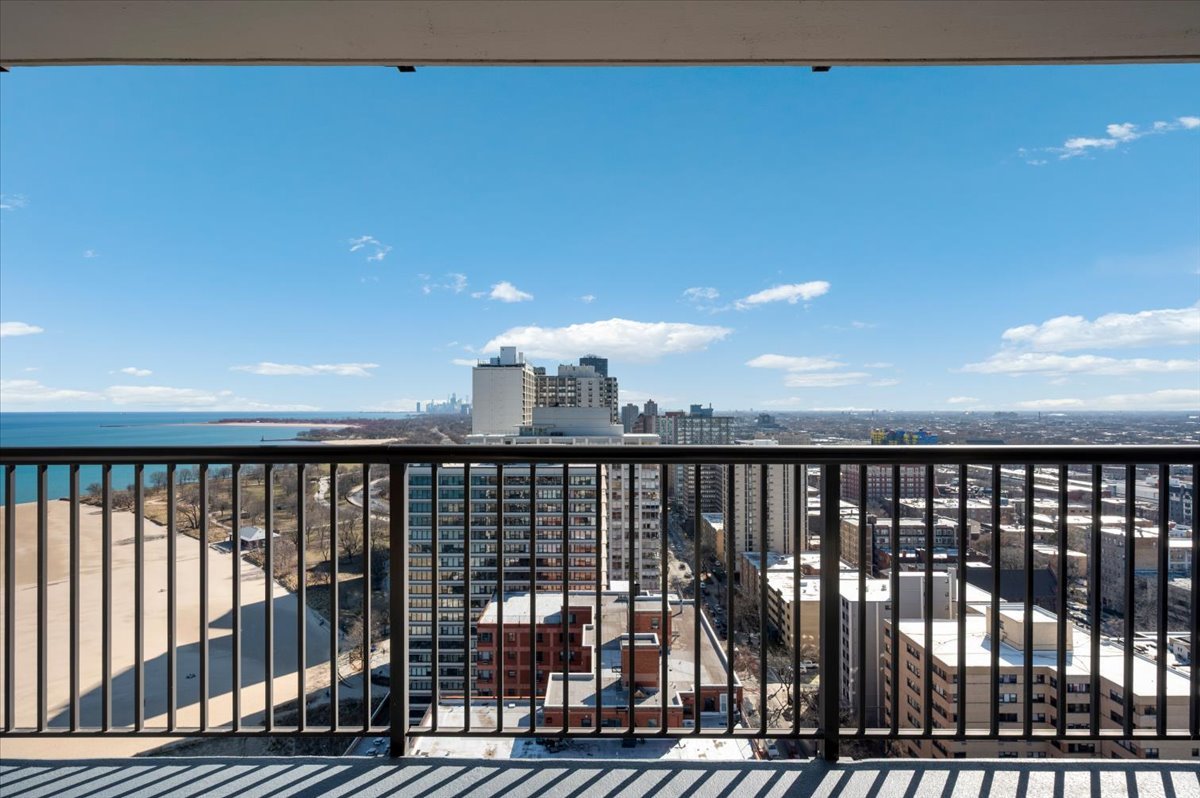 5855 N Sheridan Road Unit: 25G