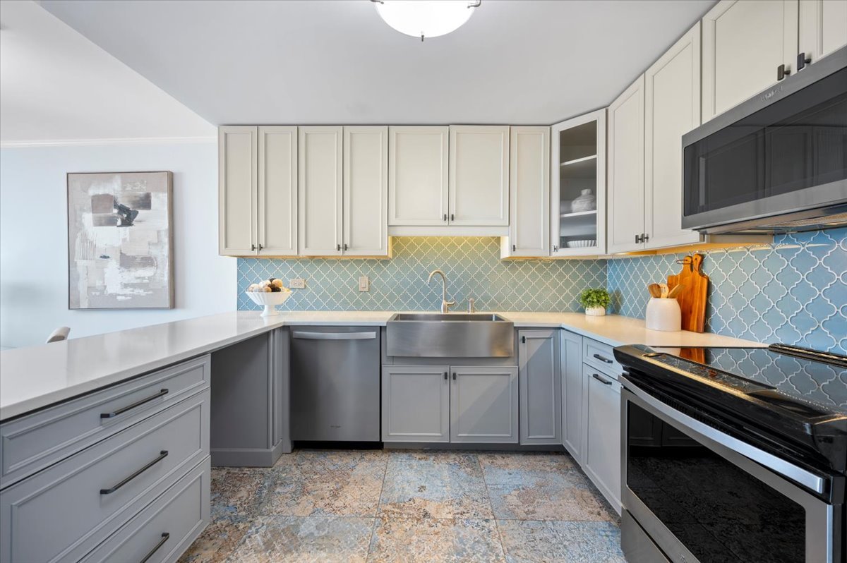 5855 N Sheridan Road Unit: 25G