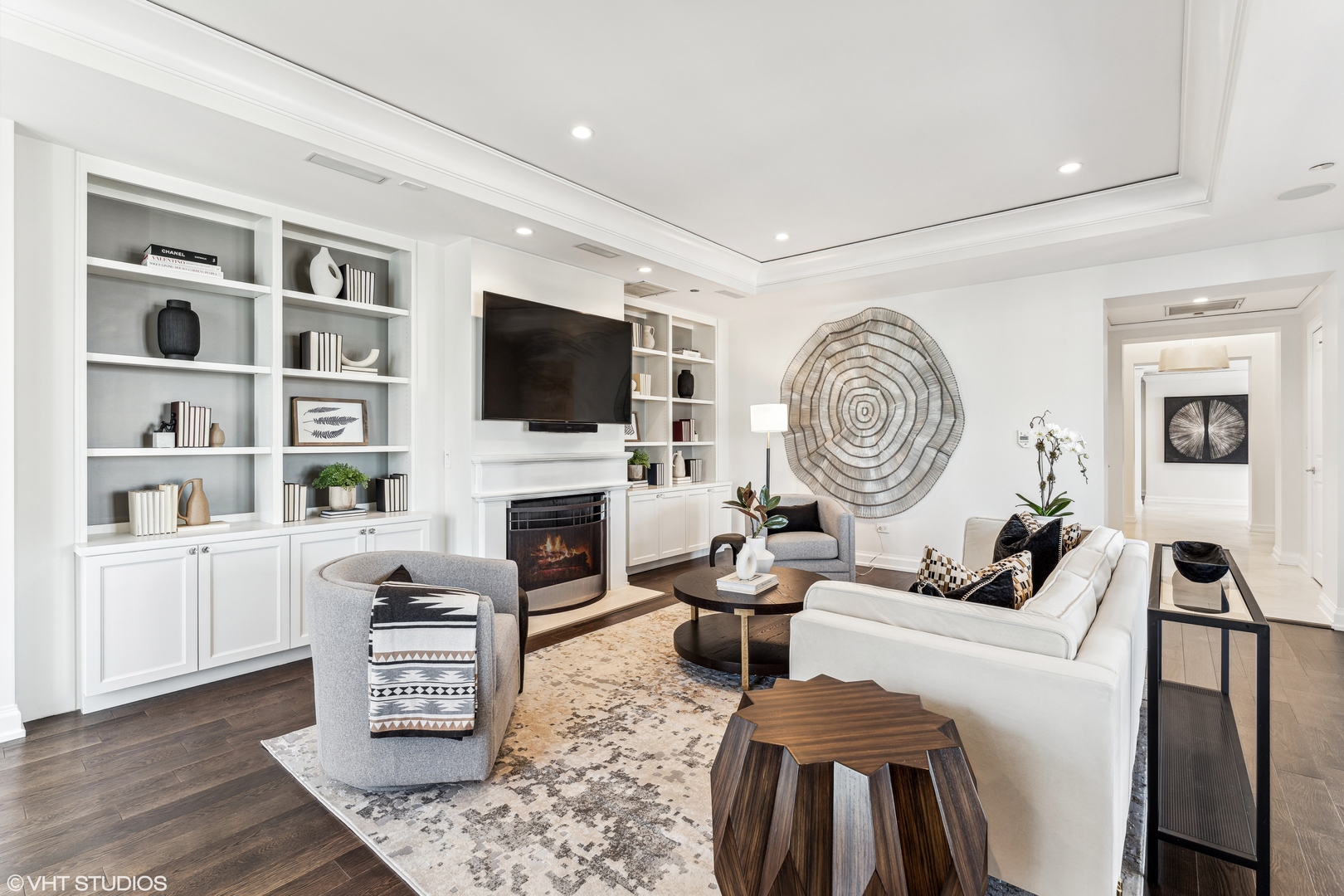 11 E Walton Street Unit: 4202