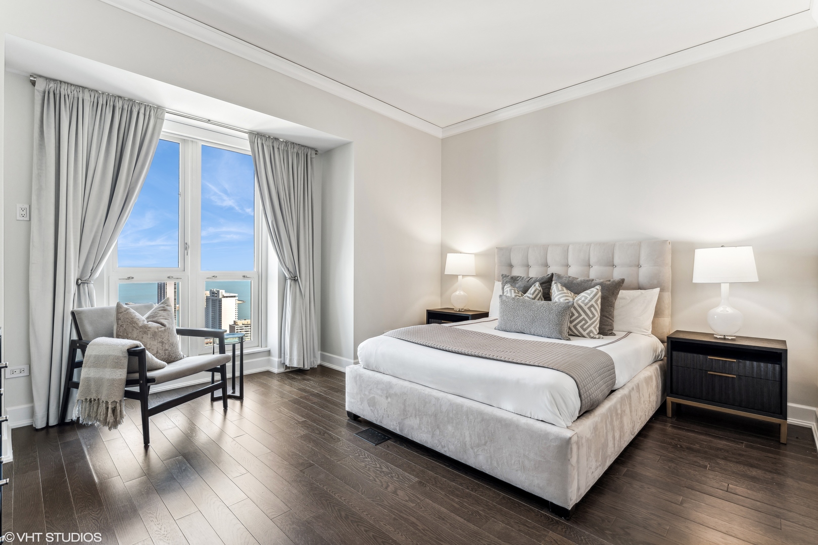 11 E Walton Street Unit: 4202