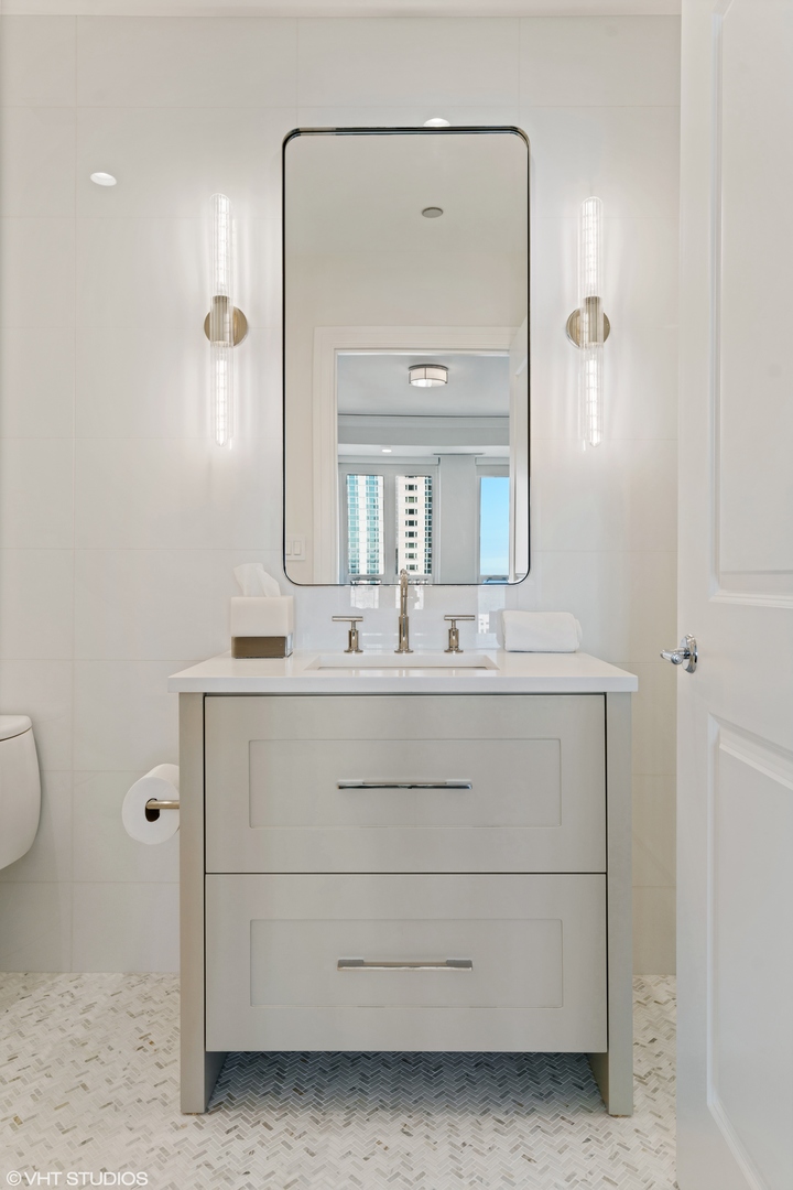 11 E Walton Street Unit: 4202