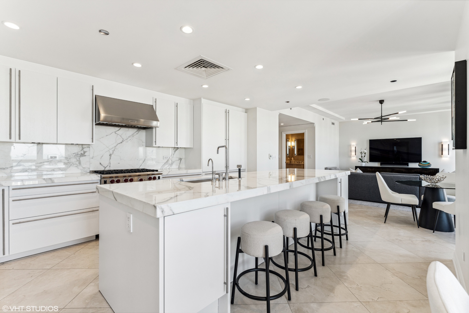 11 E Walton Street Unit: 4202