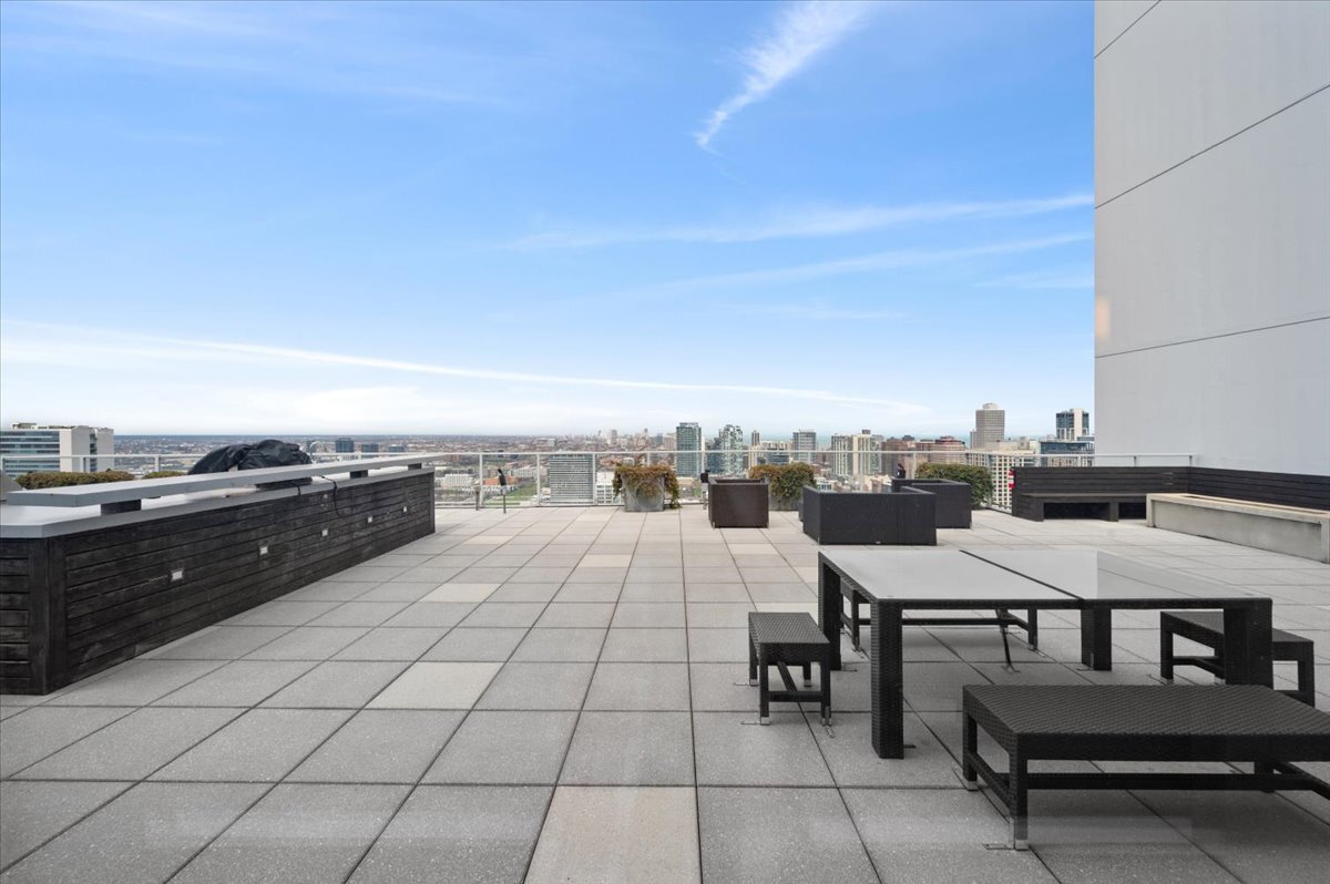 303 W Ohio Street Unit: 1808