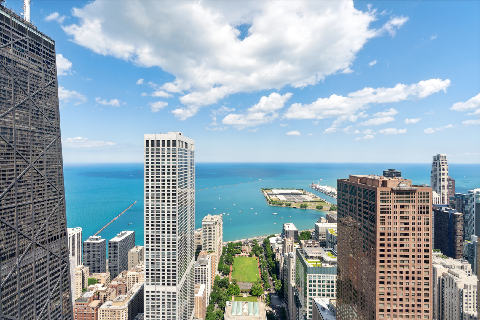 800 N Michigan Avenue Unit: PH67