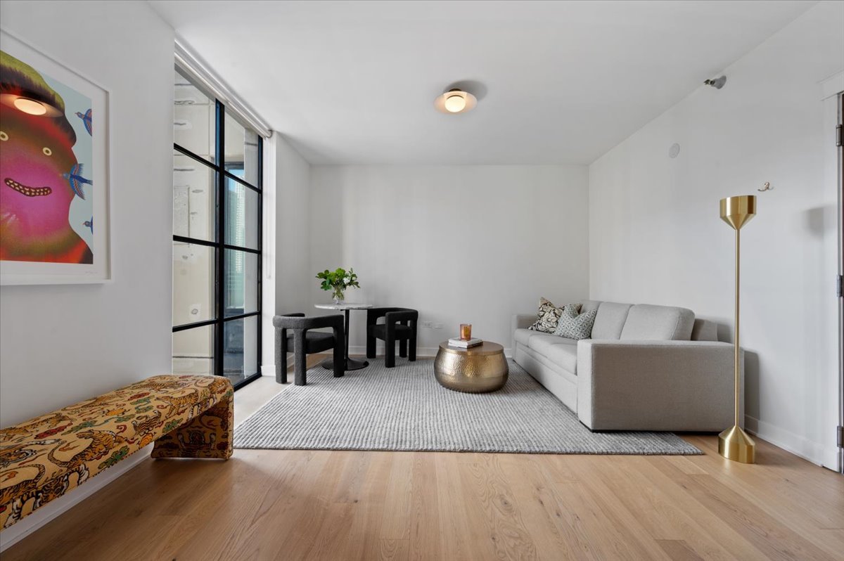 744 N Clark Street Unit: 1001