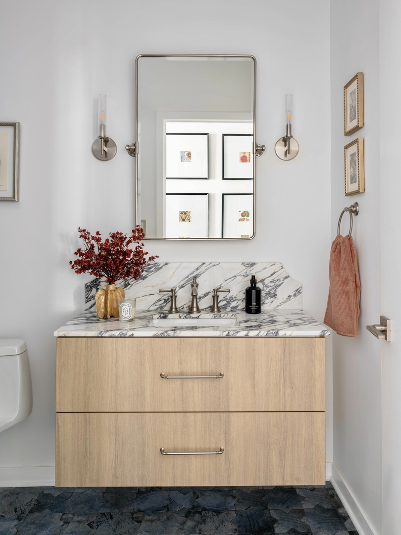 744 N Clark Street Unit: 1001