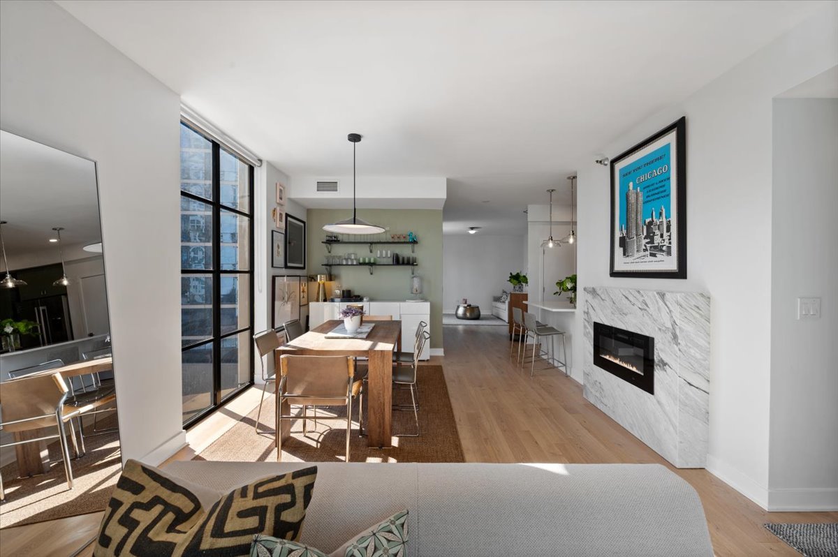 744 N Clark Street Unit: 1001