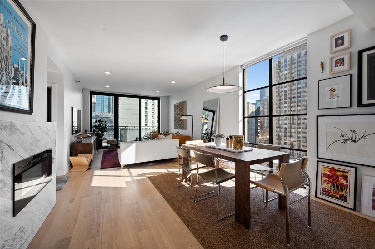 744 N Clark Street Unit: 1001