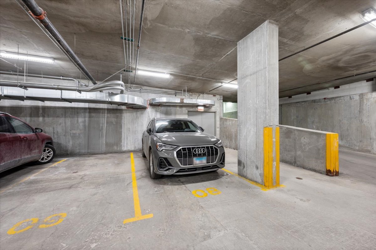 744 N Clark Street Unit: 1001