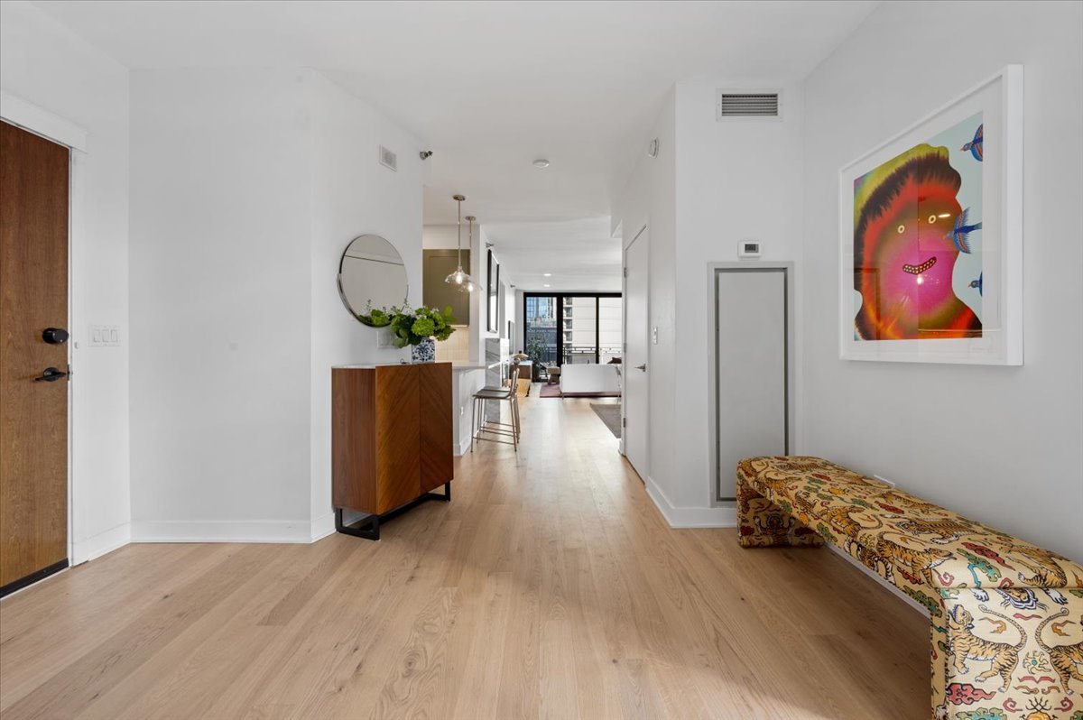 744 N Clark Street Unit: 1001