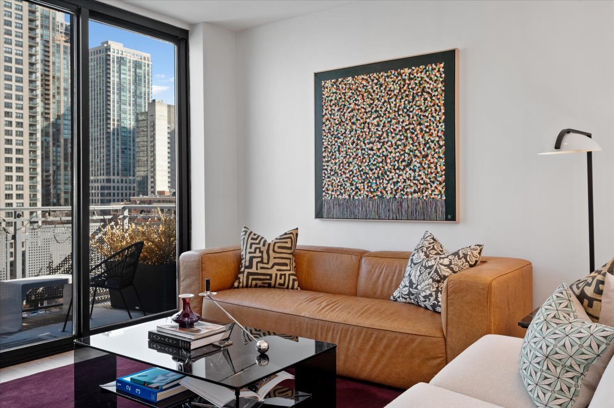 744 N Clark Street Unit: 1001