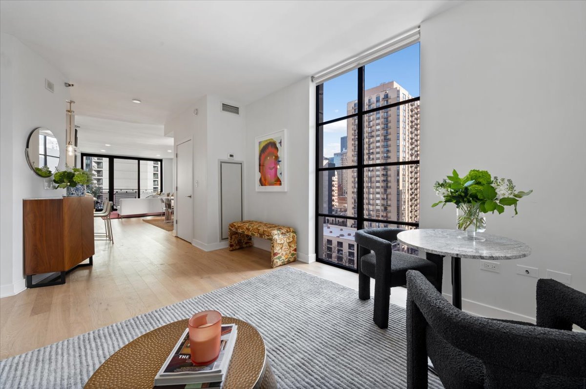 744 N Clark Street Unit: 1001