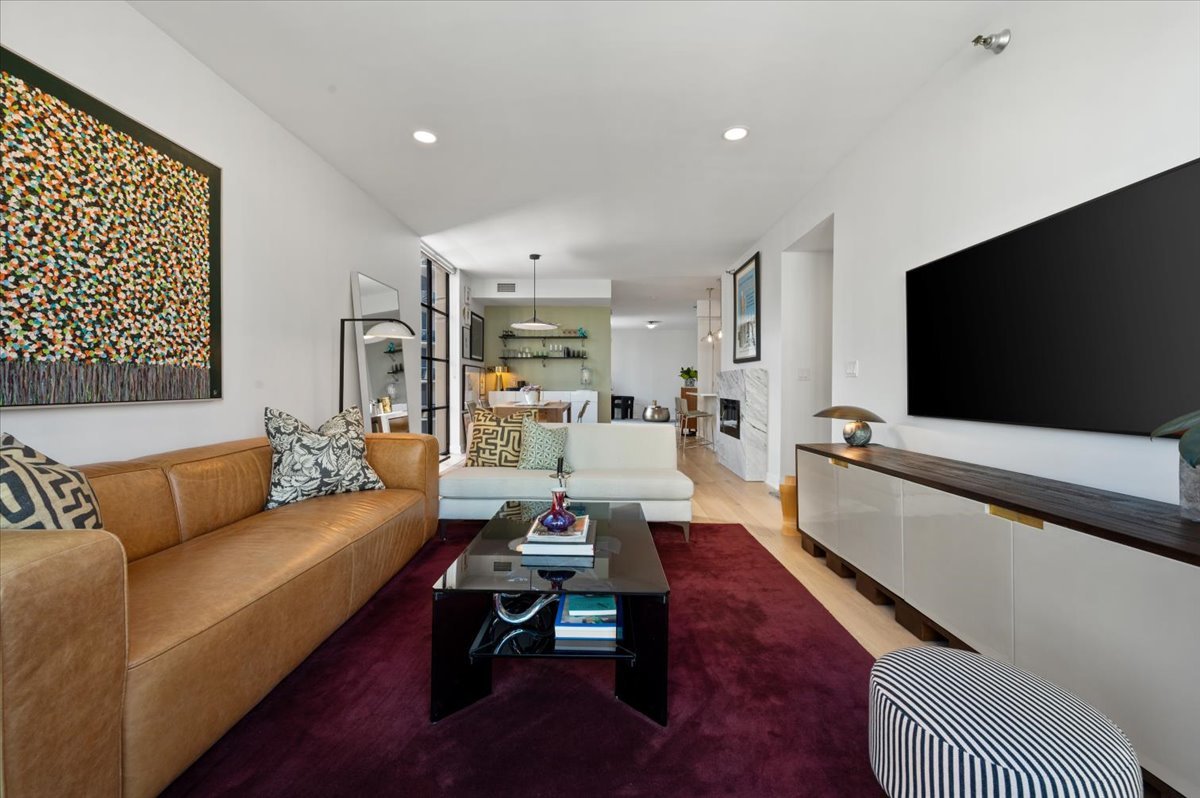 744 N Clark Street Unit: 1001