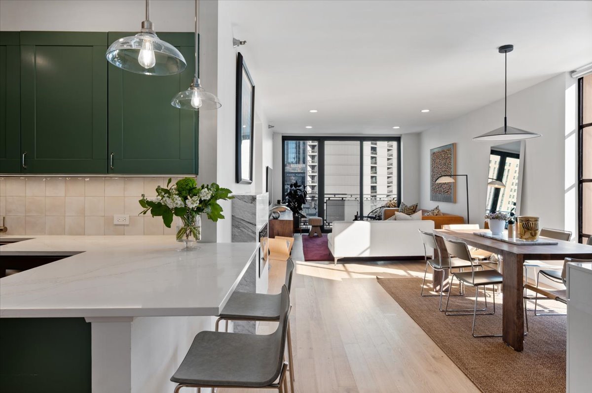 744 N Clark Street Unit: 1001