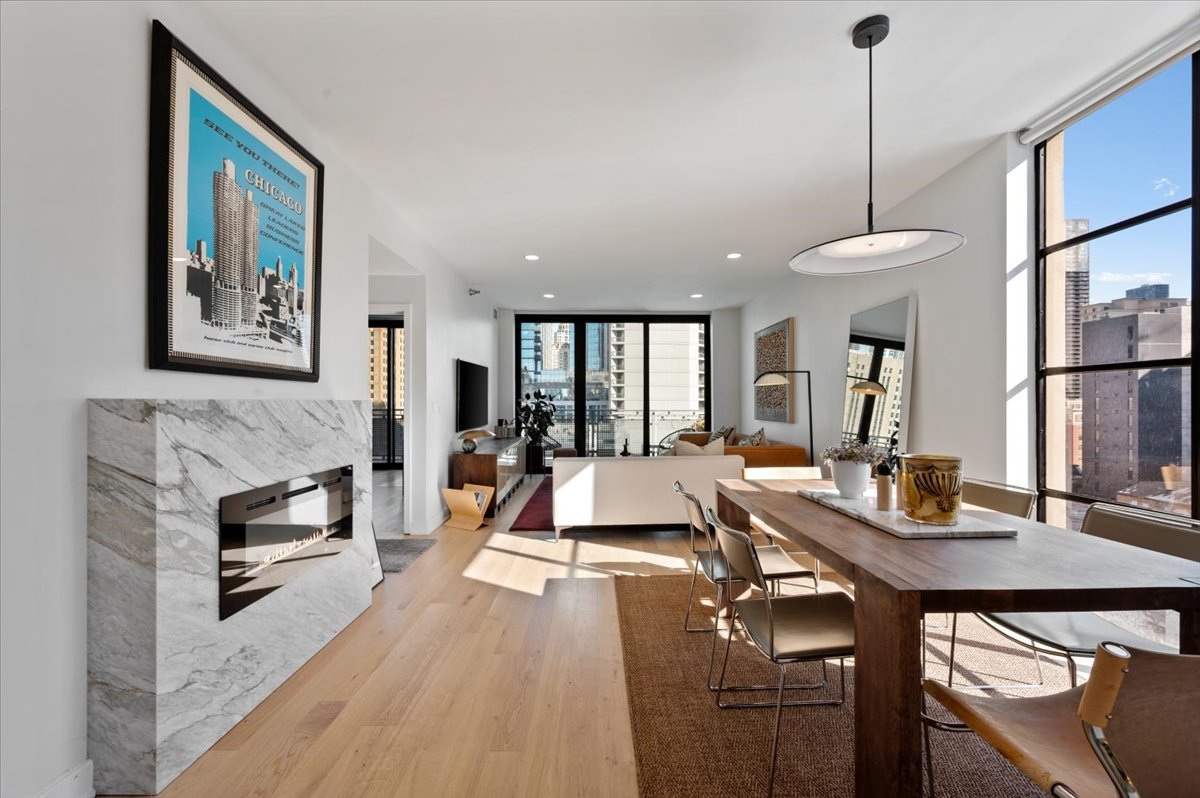 744 N Clark Street Unit: 1001