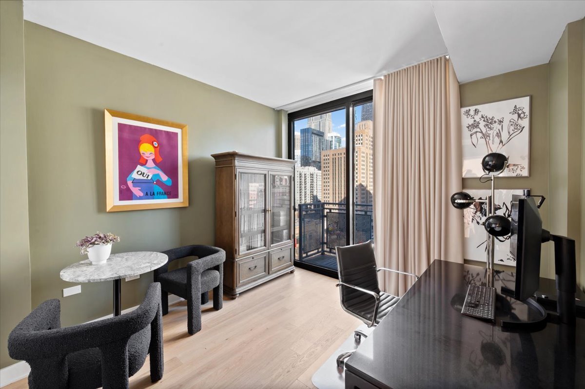 744 N Clark Street Unit: 1001