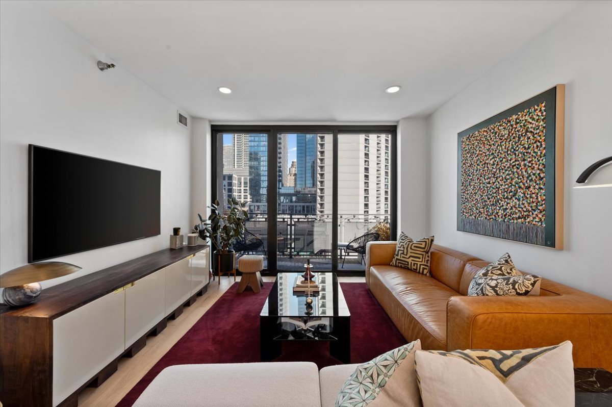 744 N Clark Street Unit: 1001