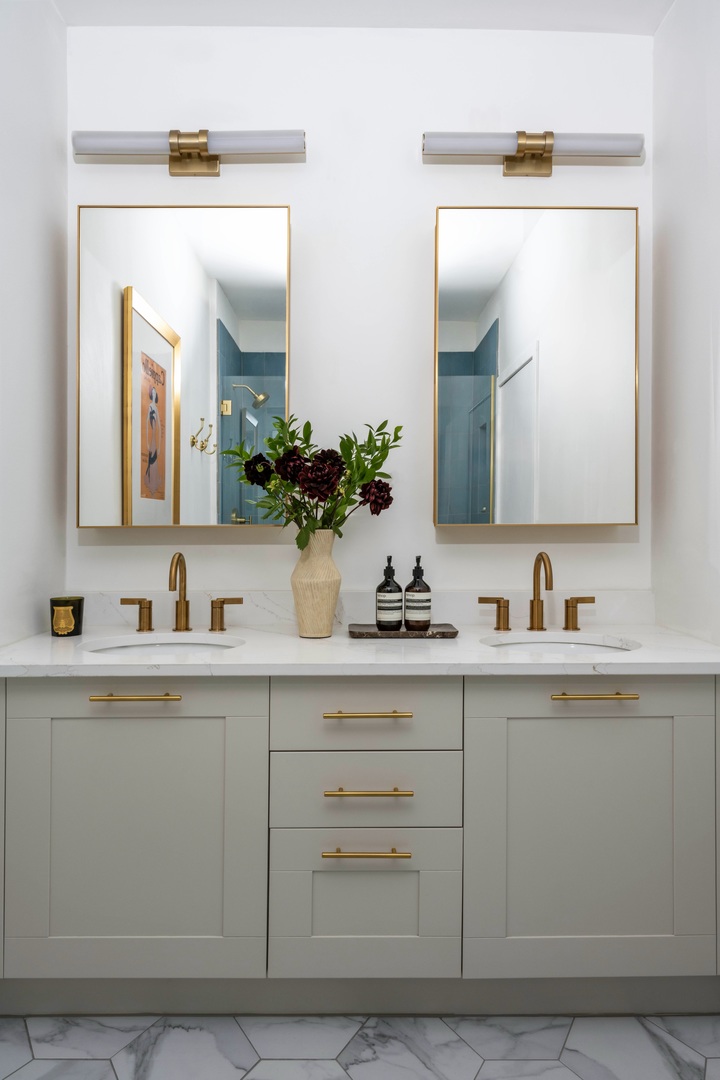 744 N Clark Street Unit: 1001