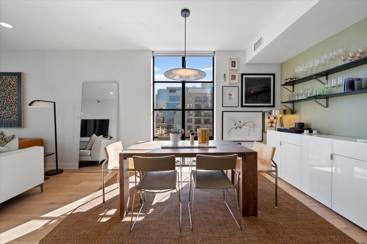 744 N Clark Street Unit: 1001