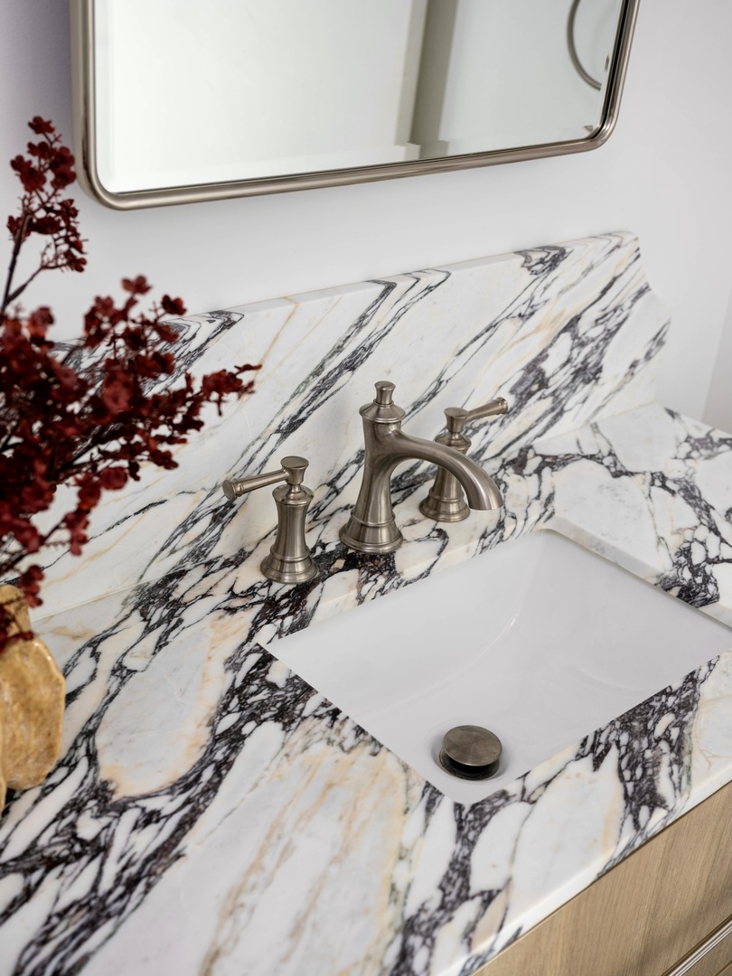 744 N Clark Street Unit: 1001