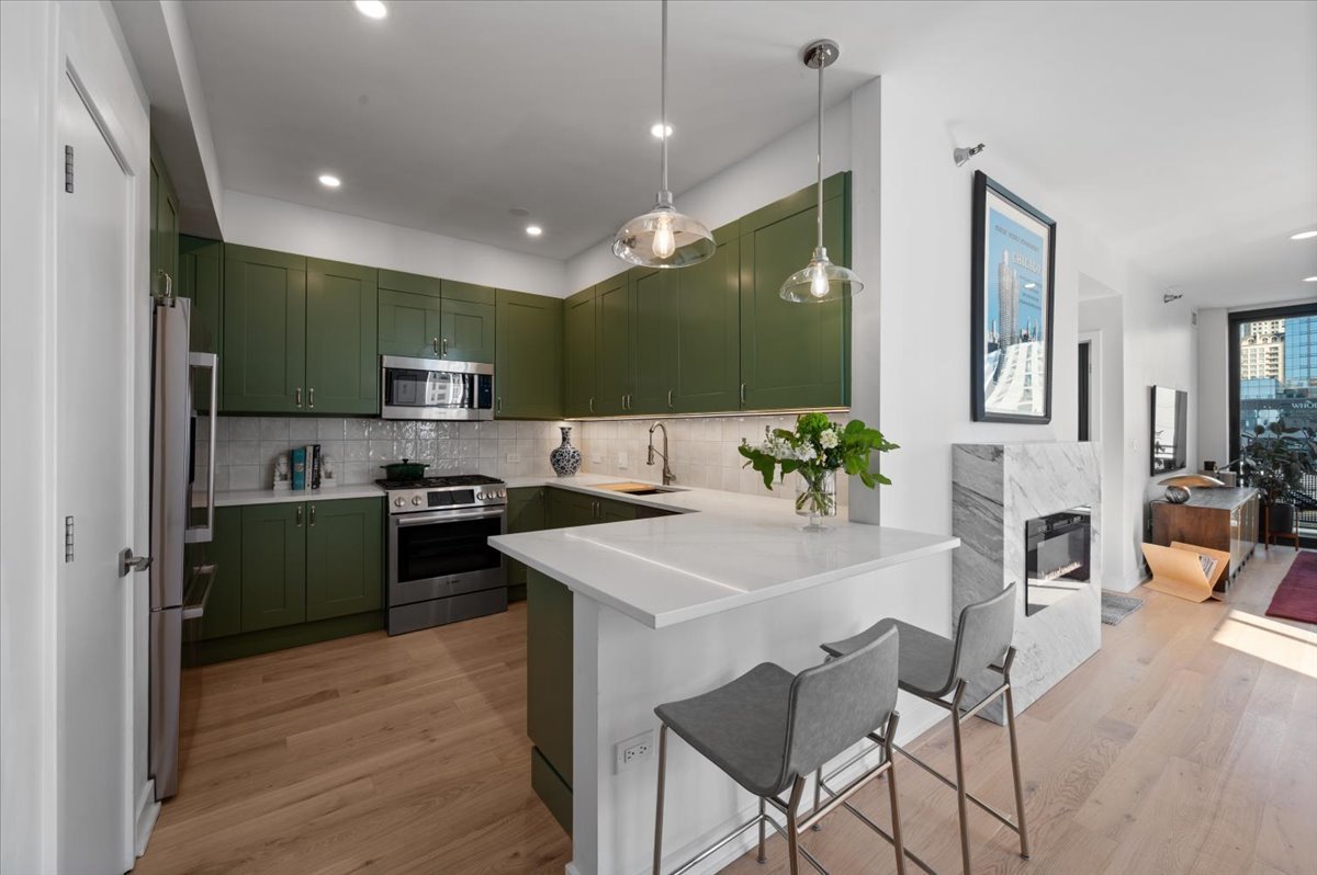 744 N Clark Street Unit: 1001