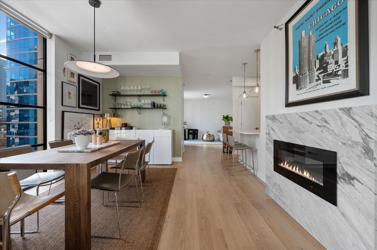 744 N Clark Street Unit: 1001