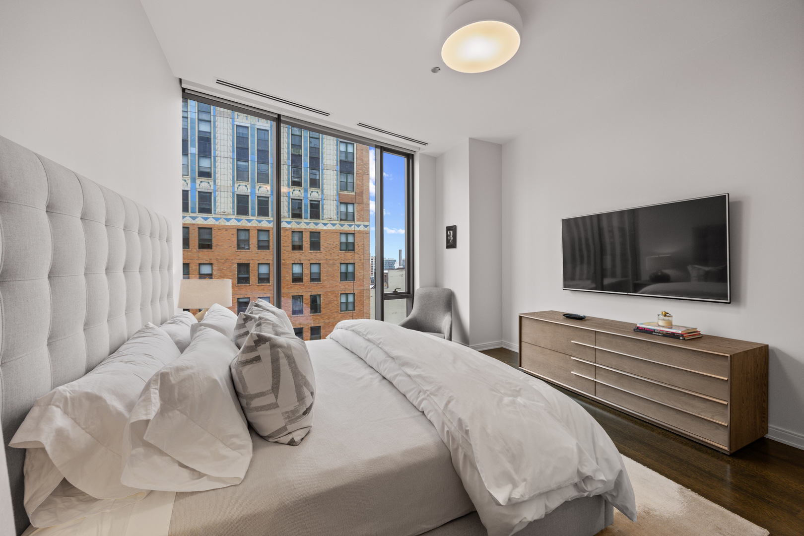 4 E Elm Street Unit: 12S