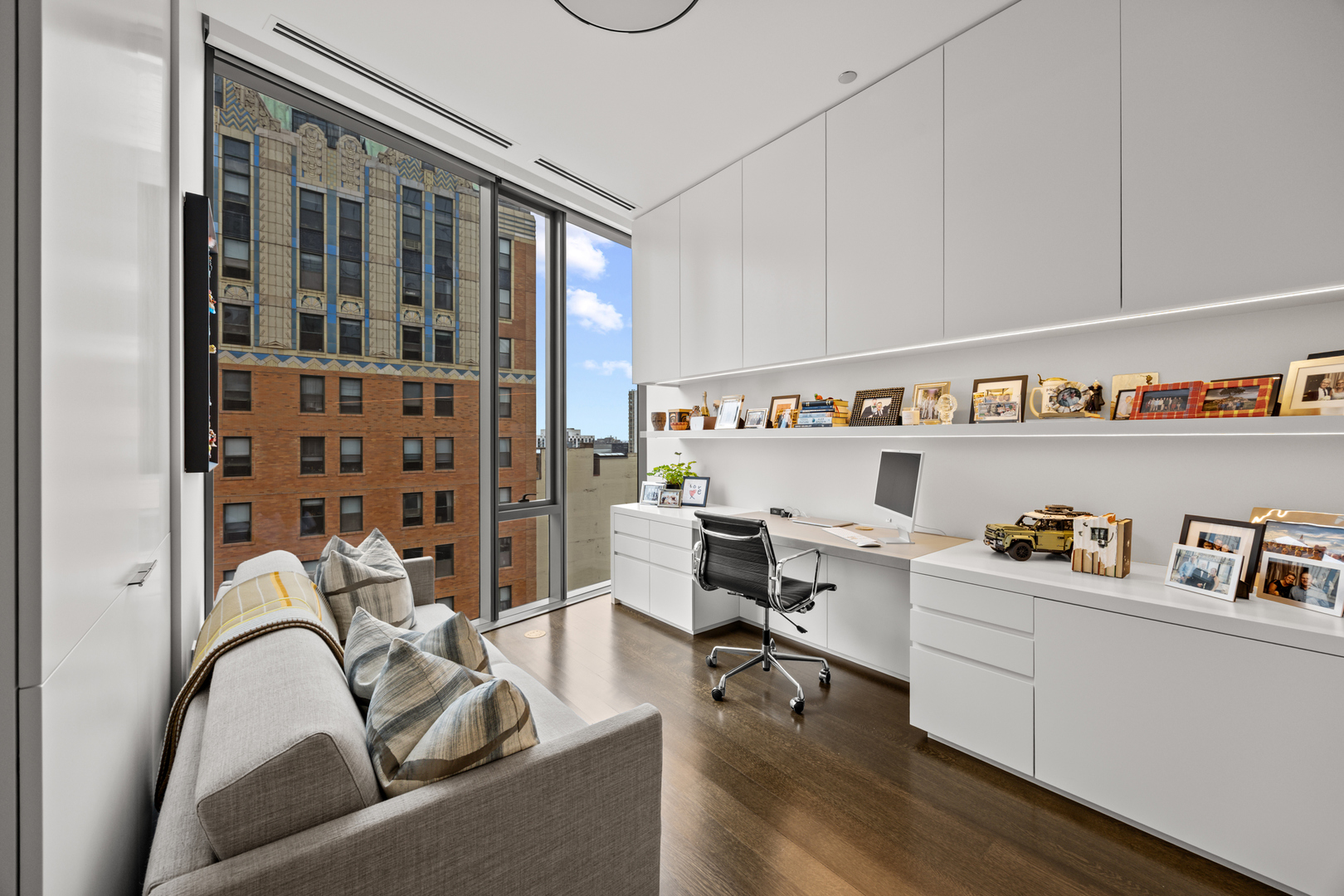 4 E Elm Street Unit: 12S