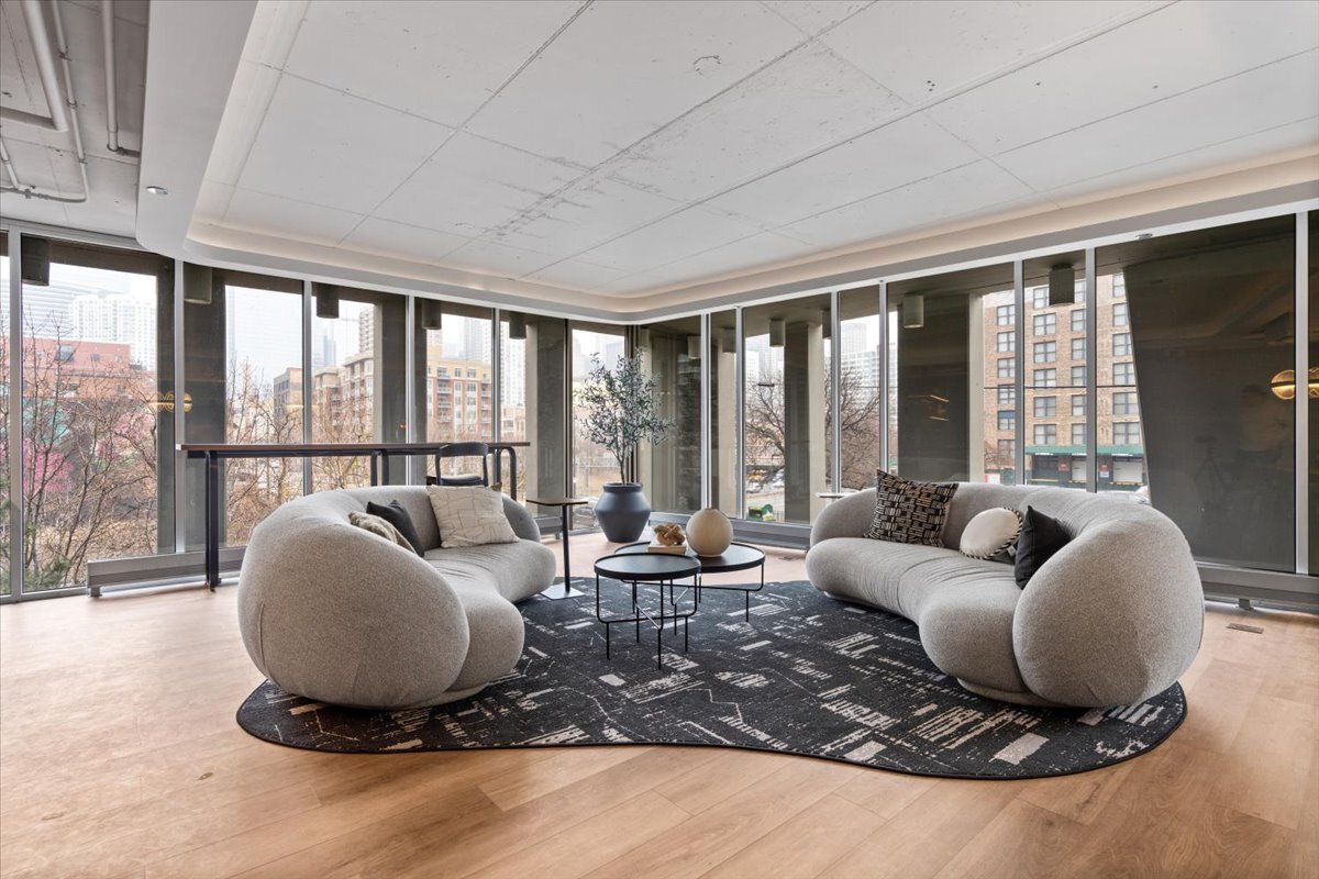 740 W Fulton Street Unit: 503