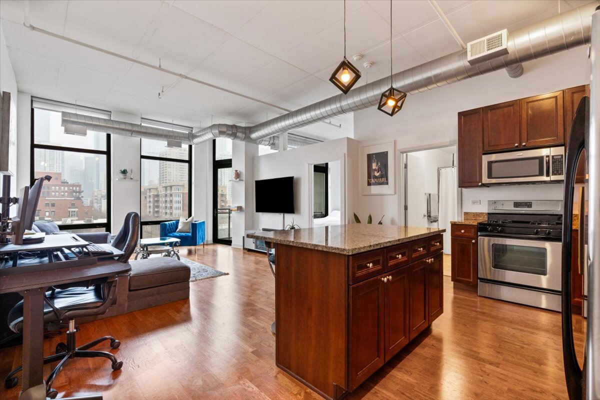 740 W Fulton Street Unit: 503