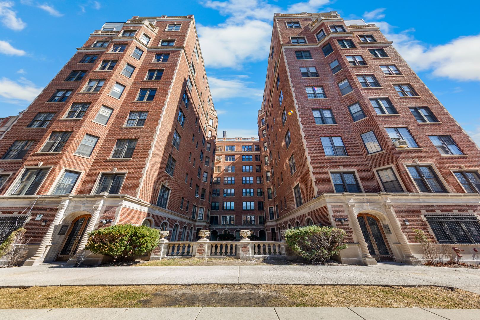 6935 S Crandon Avenue Unit: 8D