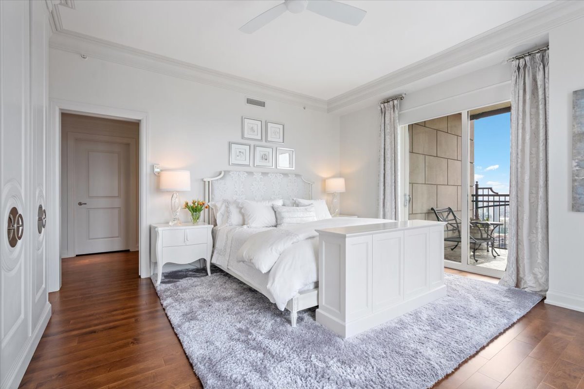 11 E Walton Street Unit: 4402