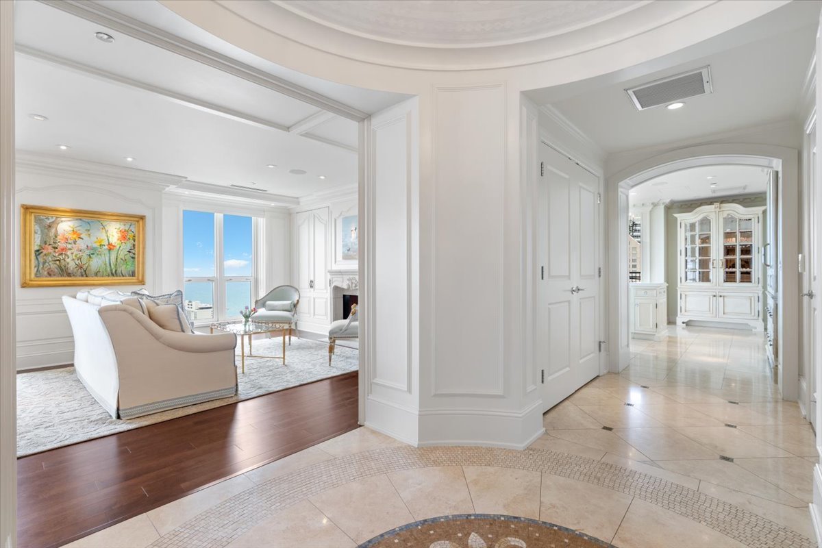 11 E Walton Street Unit: 4402