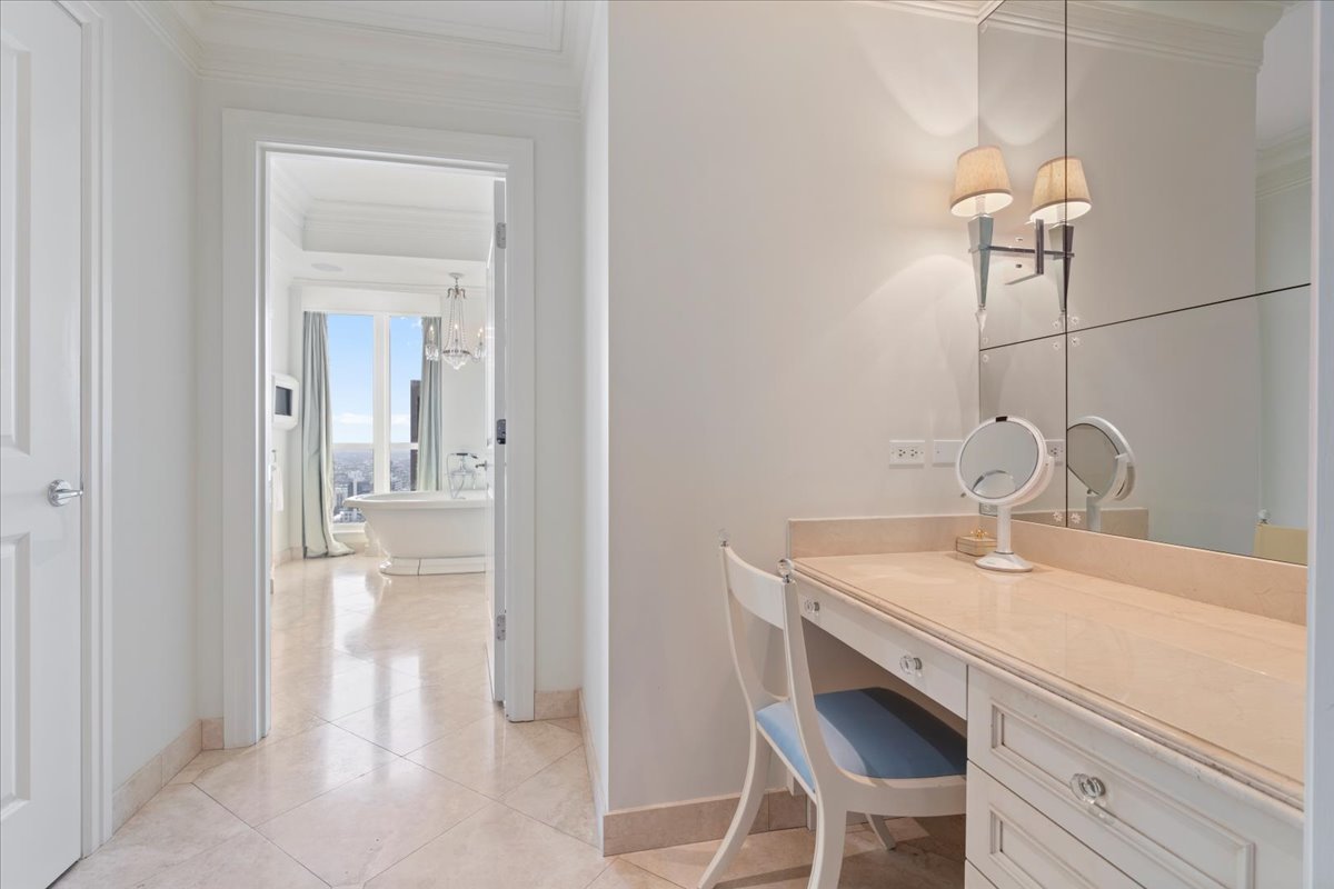 11 E Walton Street Unit: 4402