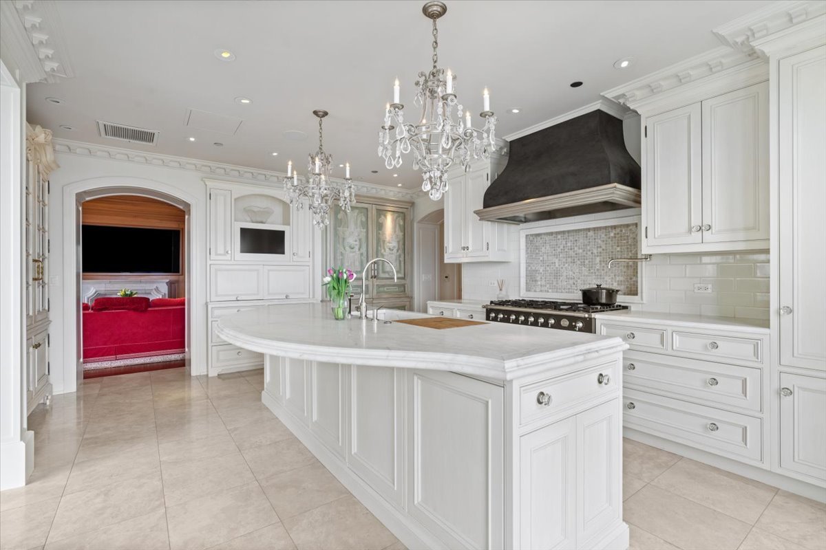 11 E Walton Street Unit: 4402