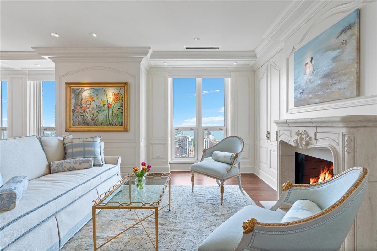 11 E Walton Street Unit: 4402